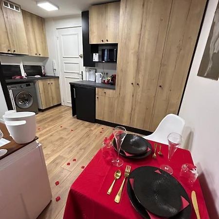 Love Room A Cannes - Appartement 25M2 Pour 2 Personnes Avec Un Jacuzzi Prive Bagian luar foto