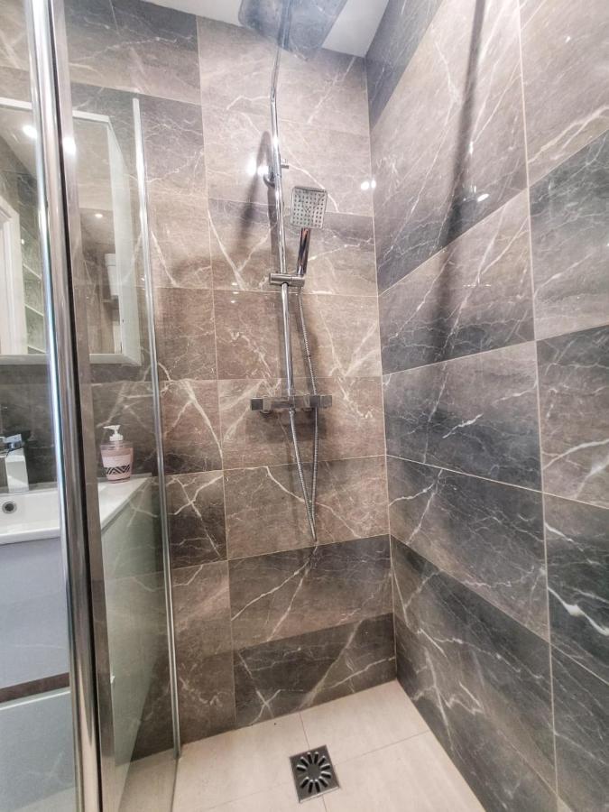 Love Room A Cannes - Appartement 25M2 Pour 2 Personnes Avec Un Jacuzzi Prive Bagian luar foto