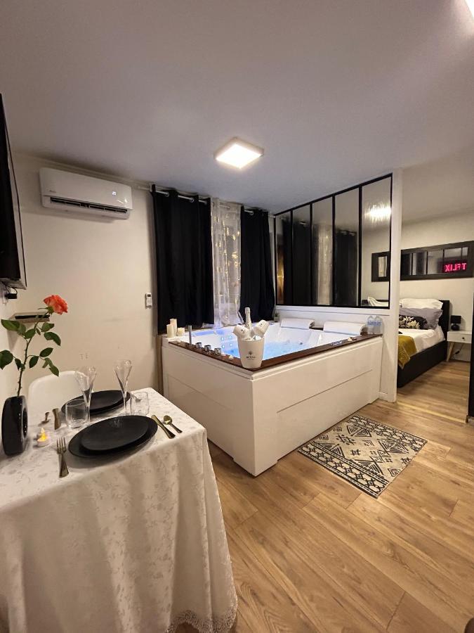 Love Room A Cannes - Appartement 25M2 Pour 2 Personnes Avec Un Jacuzzi Prive Bagian luar foto