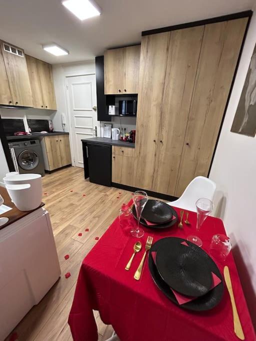 Love Room A Cannes - Appartement 25M2 Pour 2 Personnes Avec Un Jacuzzi Prive Bagian luar foto